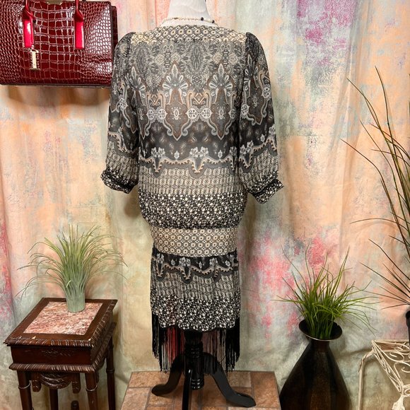 VTG📌 Glam Fringed Flapper Style Dress with Short Sleeves - Picture 2 of 15